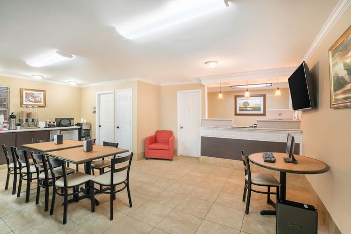 Imagen del bar/restaurante del Hotel Travelodge by Wyndham Santee. Foto 4