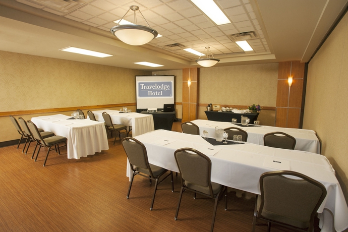 Imagen de los interiores del Hotel Travelodge by Wyndham Saskatoon. Foto 11