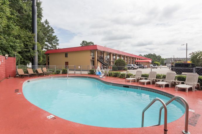 Imagen de la piscina del Hotel Travelodge by Wyndham Savannah Area/Richmond Hill. Foto 20