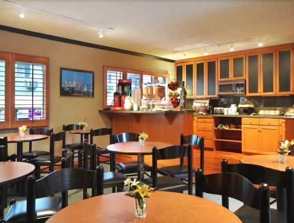 Imagen del bar/restaurante del Hotel Travelodge by Wyndham Seattle By The Space Needle. Foto 3