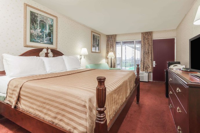 Imagen de la habitación del Hotel Travelodge by Wyndham Seymour. Foto 13