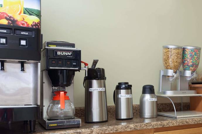 Imagen del bar/restaurante del Hotel Travelodge by Wyndham Seymour. Foto 2