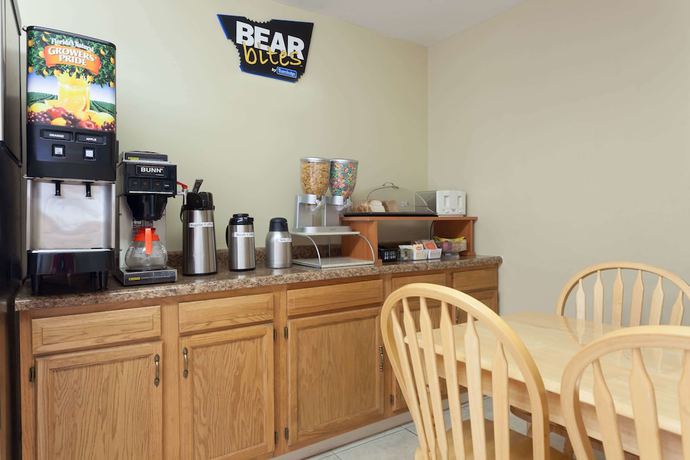 Imagen del bar/restaurante del Hotel Travelodge by Wyndham Seymour. Foto 3