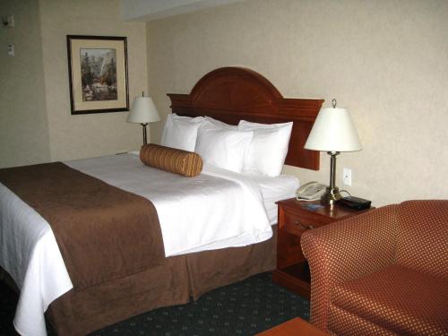 Imagen de la habitación del Hotel Travelodge by Wyndham Strathmore. Foto 8