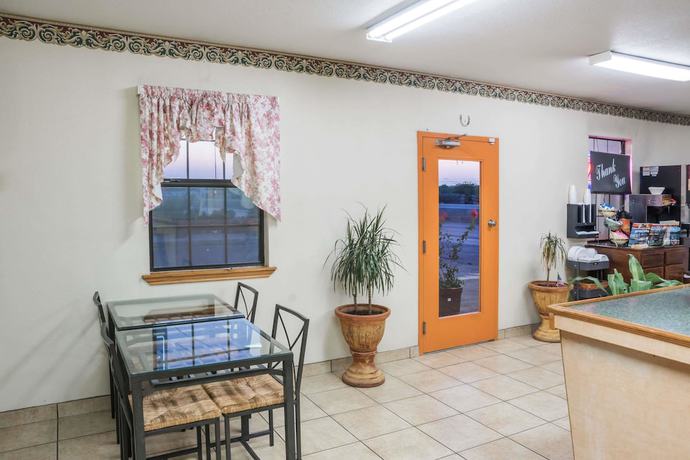 Imagen de los interiores del Hotel Travelodge by Wyndham Temple. Foto 12