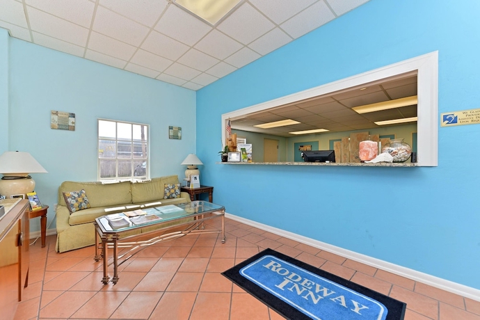 Imagen de los interiores del Hotel Travelodge by Wyndham Venice. Foto 18