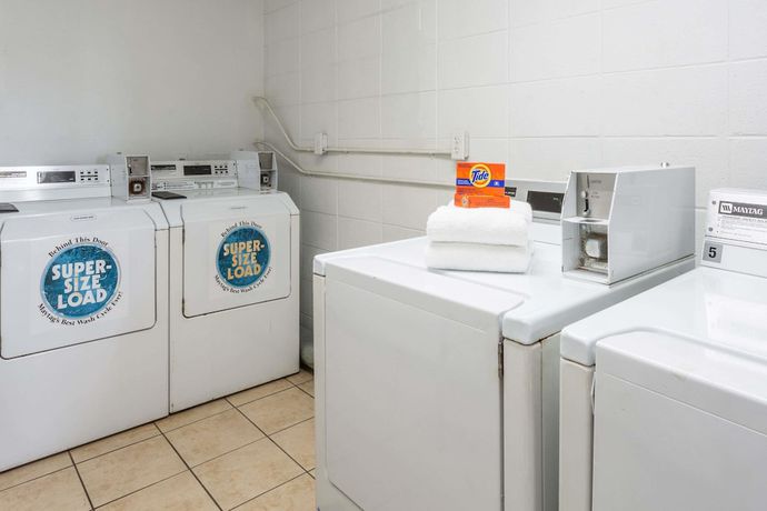Imagen de los interiores del Hotel Travelodge by Wyndham Virginia Beach. Foto 14