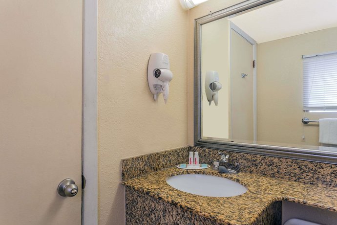 Imagen de la habitación del Hotel Travelodge by Wyndham Virginia Beach. Foto 11