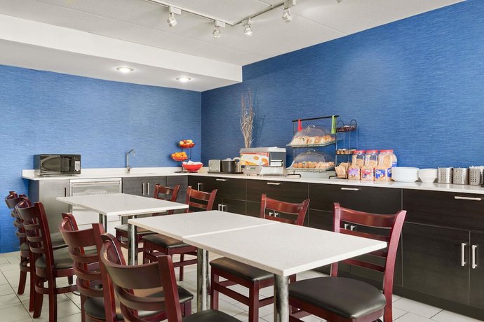 Imagen del bar/restaurante del Hotel Travelodge by Wyndham Windsor. Foto 2