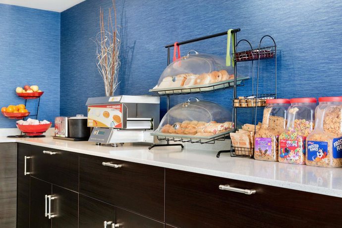 Imagen del bar/restaurante del Hotel Travelodge by Wyndham Windsor. Foto 3