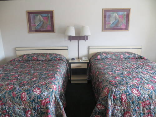 Imagen de la habitación del Hotel Travelstar Inn & Suites. Foto 3