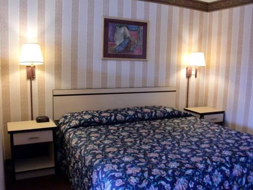 Imagen de la habitación del Hotel Travelstar Inn & Suites. Foto 7
