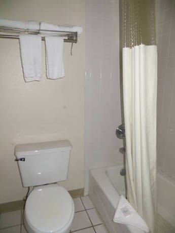 Imagen de la habitación del Hotel Travelstar Inn & Suites. Foto 8