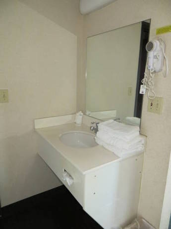 Imagen de la habitación del Hotel Travelstar Inn & Suites. Foto 9