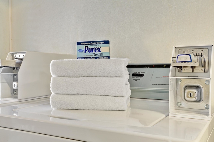 Imagen de los interiores del Hotel Travelsuites Inn. Foto 14