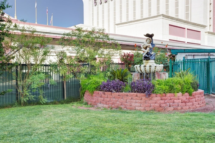 Imagen general del Hotel Travelsuites Inn. Foto 2