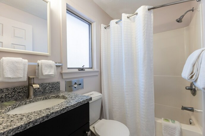 Imagen general del Hotel Traverse Bay Inn, Traverse City. Foto 10