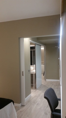 Imagen de la habitación del Hotel Travessera. Foto 4