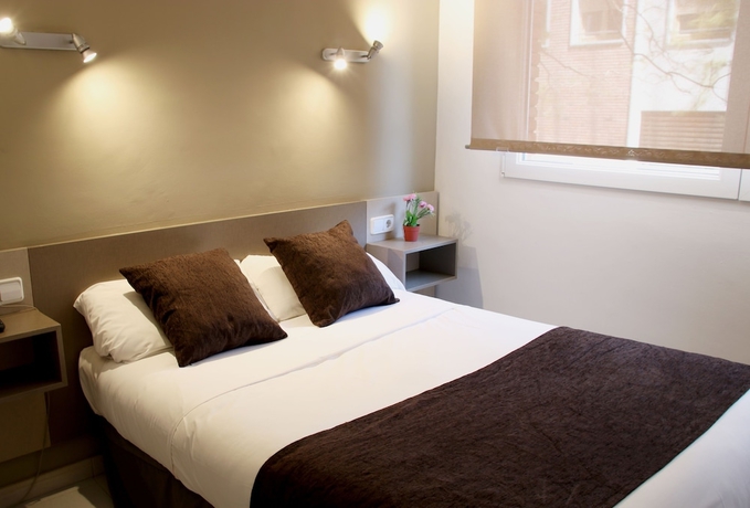 Imagen de la habitación del Hotel Travessera. Foto 9