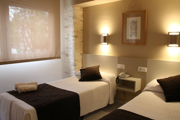 Imagen de la habitación del Hotel Travessera. Foto 10