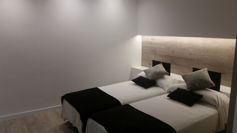 Imagen de la habitación del Hotel Travessera. Foto 17