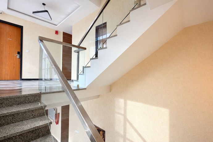 Imagen de los interiores del Hotel Travinities Premier, Ujjain. Foto 9