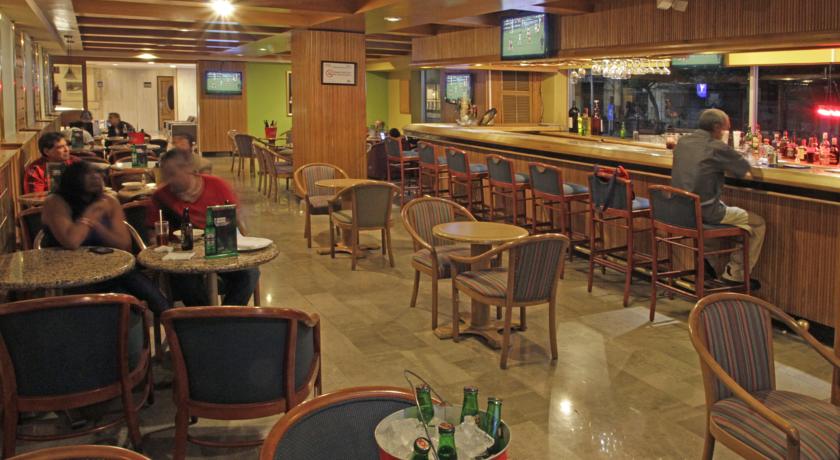 Imagen del bar/restaurante del Hotel Travohotel Monterrey Histórico. Foto 3