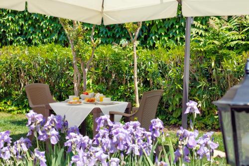 Imagen de los exteriores del Hotel Tre Archi. Foto 17