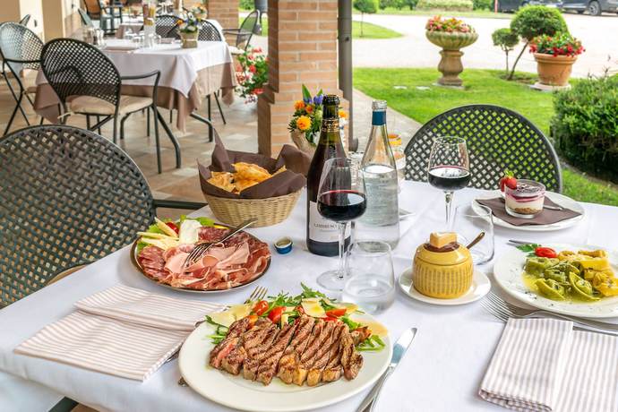 Imagen del bar/restaurante del Hotel Tre Torri, Villafranca. Foto 2