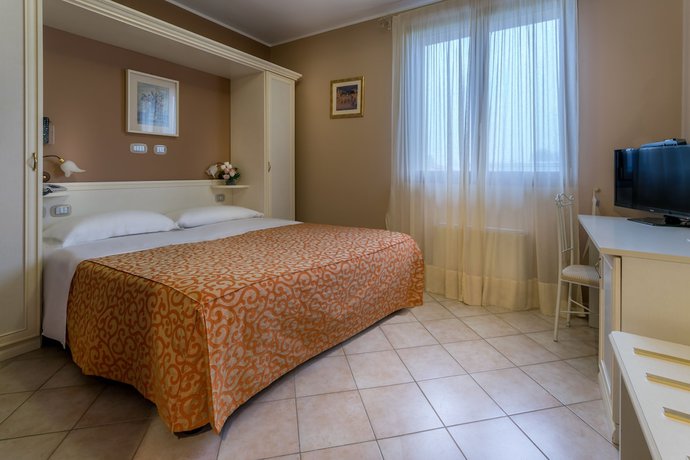 Imagen de la habitación del Hotel Tre Torri, Villafranca. Foto 8