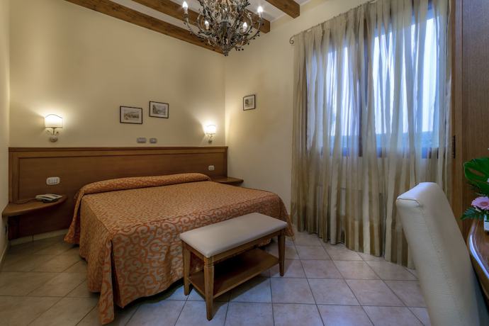 Imagen de la habitación del Hotel Tre Torri, Villafranca. Foto 12