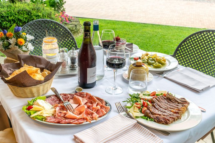 Imagen del bar/restaurante del Hotel Tre Torri, Villafranca. Foto 5