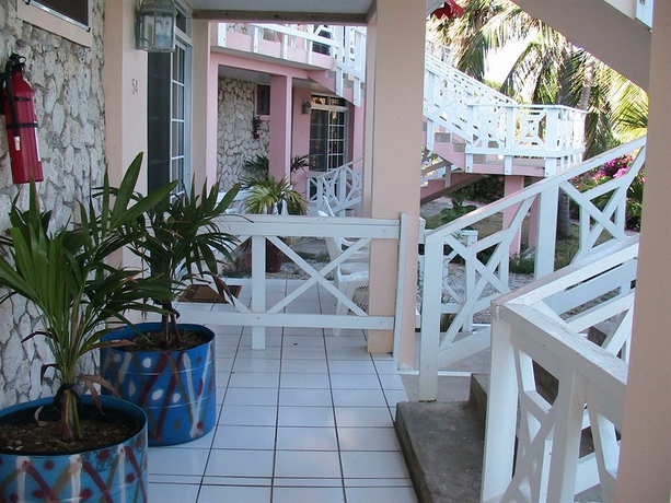 Imagen de los exteriores del Hotel Treasure Beach. Foto 3