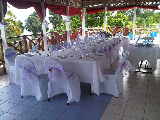 Imagen del bar/restaurante del Hotel Treasure Beach. Foto 2