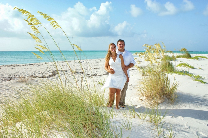 Imagen de los exteriores del Hotel Treasure Cay Resort & Marina. Foto 8