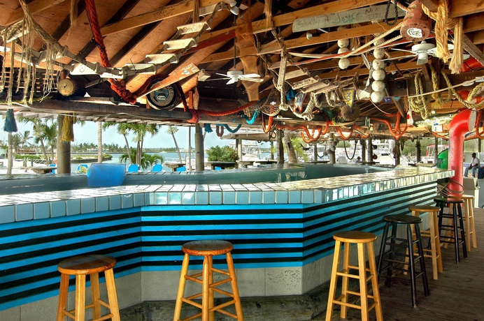 Imagen de la piscina del Hotel Treasure Cay Resort & Marina. Foto 14