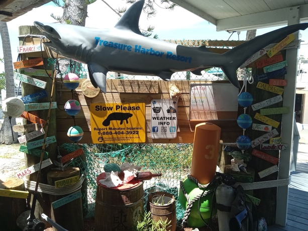 Imagen de los interiores del Hotel Treasure Harbor. Foto 14