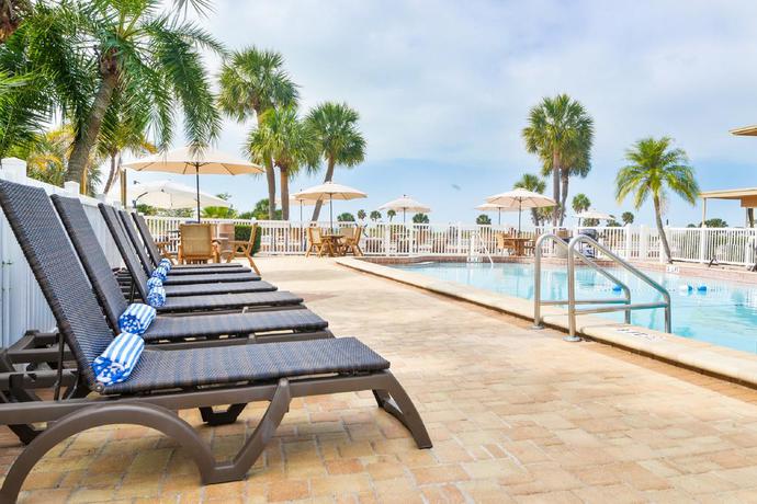 Imagen de la piscina del Hotel Treasure Island Ocean Club. Foto 7