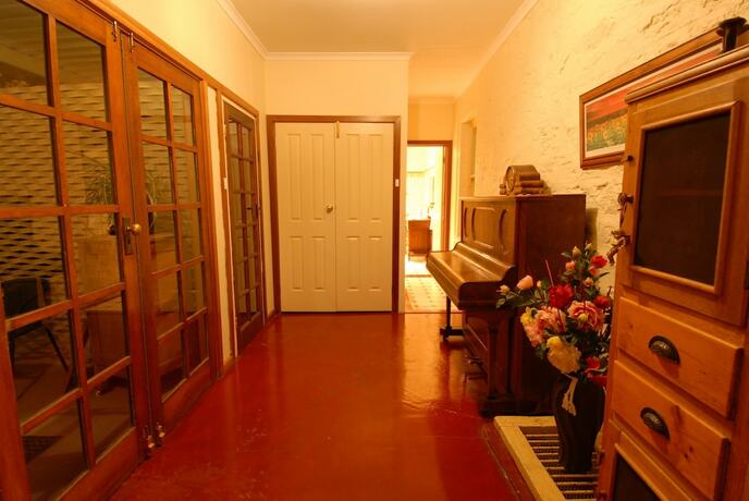 Imagen de los interiores del Hotel Treasured Memories Cottage. Foto 19