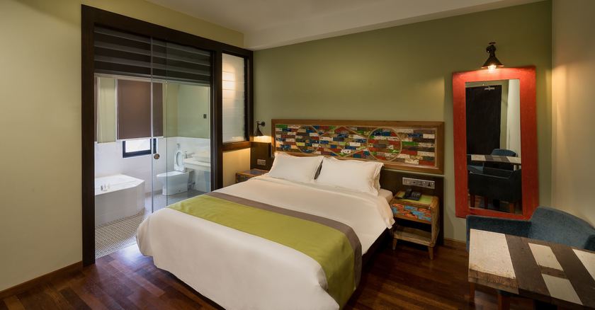 Imagen de los exteriores del Hotel Treasures and Suites. Foto 19