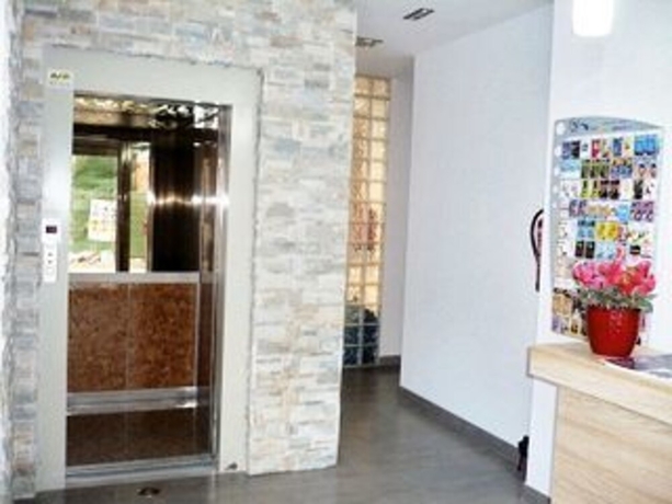 Imagen de los interiores del Hotel Trebol, Málaga. Foto 15