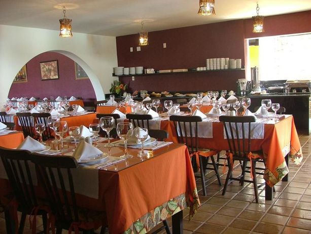 Imagen de la piscina del Hotel Tr&ecirc;s Palmeiras. Foto 16