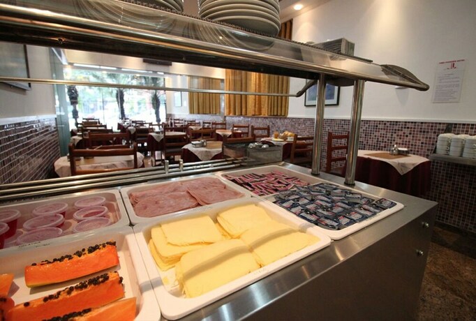 Imagen del bar/restaurante del Hotel Tr&ecirc;s Poderes. Foto 20