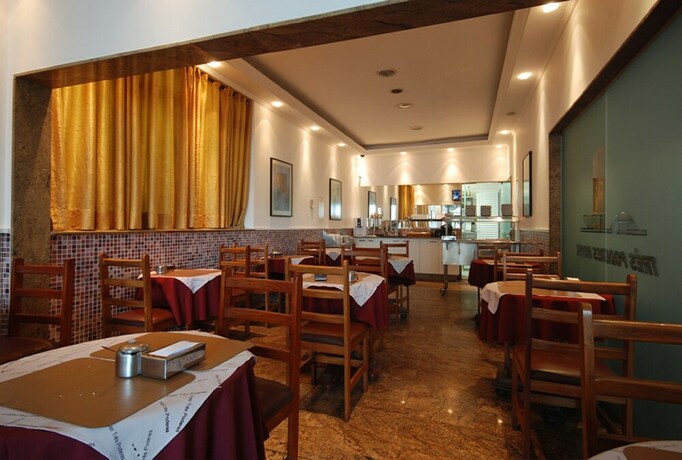 Imagen del bar/restaurante del Hotel Tr&ecirc;s Poderes. Foto 21