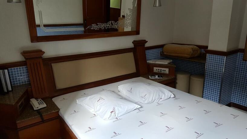 Imagen general del Hotel Tr&ecirc;s Poderes. Foto 7