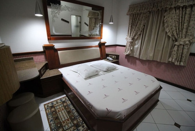 Imagen de la habitación del Hotel Tr&ecirc;s Poderes. Foto 24