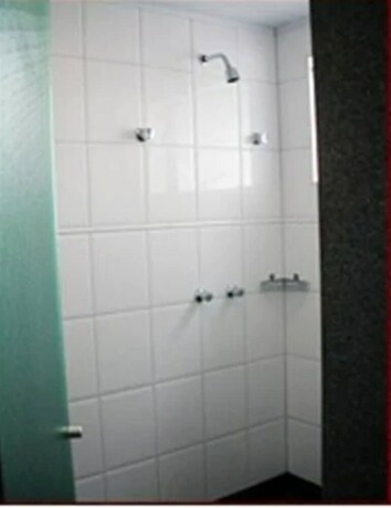 Imagen de la habitación del Hotel Tr&ecirc;s Poderes. Foto 26