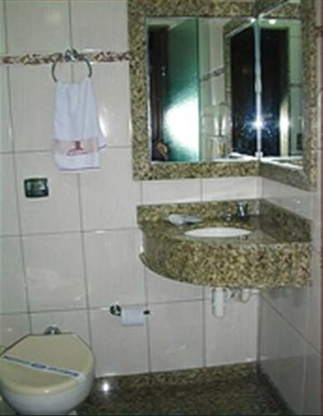 Imagen de la habitación del Hotel Tr&ecirc;s Poderes. Foto 30