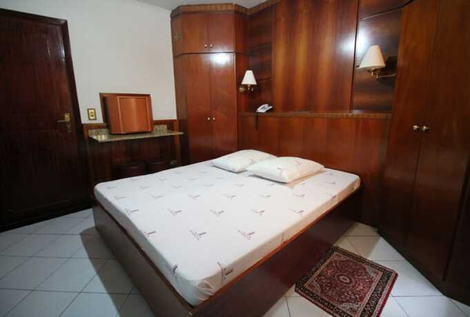 Imagen de la habitación del Hotel Tr&ecirc;s Poderes. Foto 32