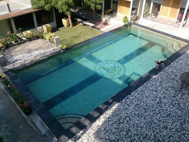 Imagen de la piscina del Hotel Tree House Villa Bali. Foto 18